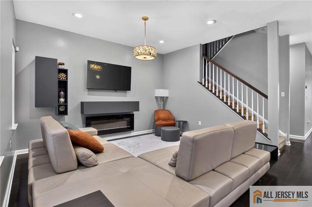 64 Andrews Way Piscataway NJ 08854