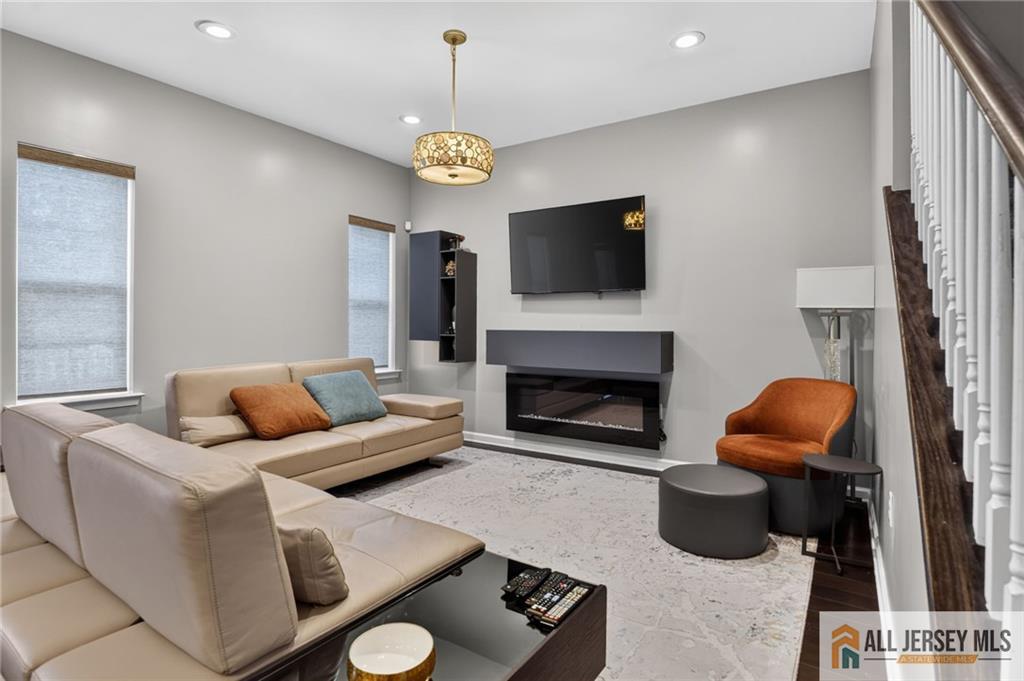 64 Andrews Way Piscataway NJ 08854