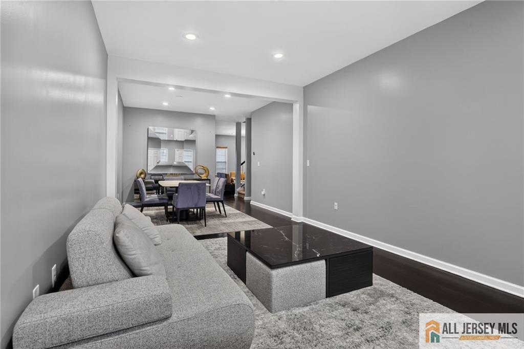 64 Andrews Way Piscataway NJ 08854