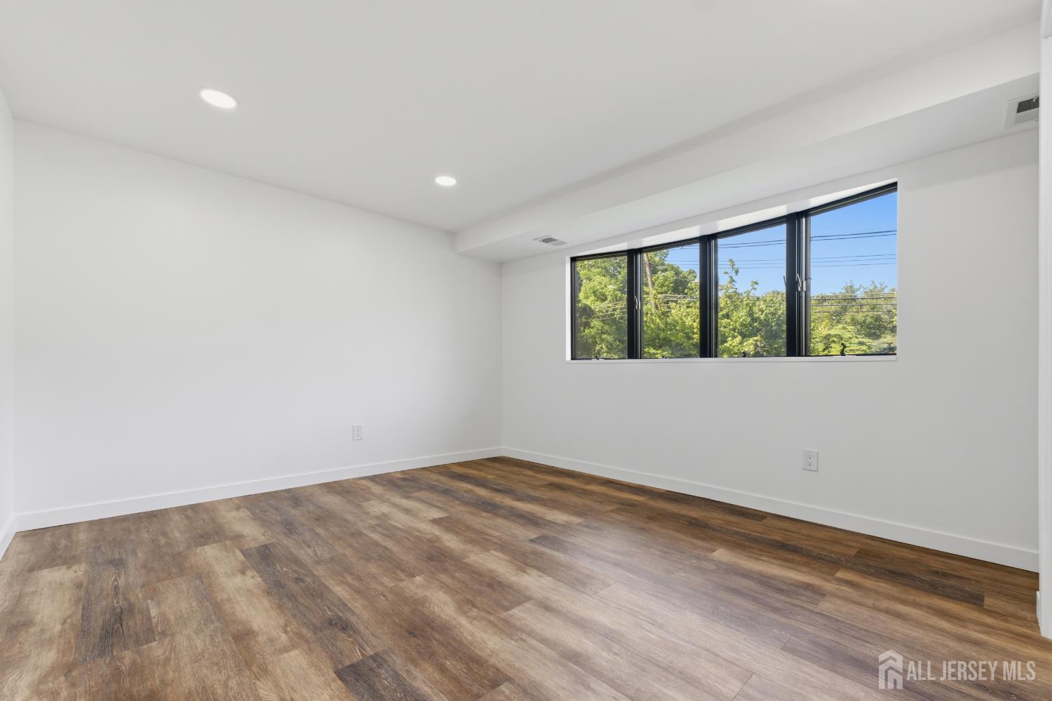 12 Daniel Road Spotswood NJ 08884