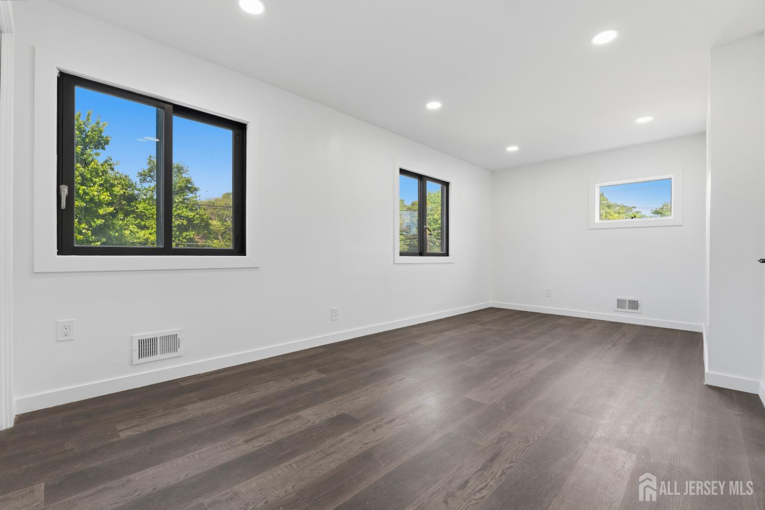 12 Daniel Road Spotswood NJ 08884