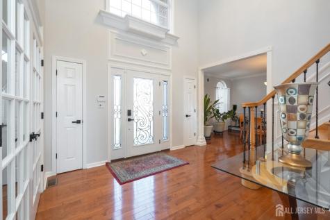 6 Lawrence Court Monroe NJ 08831