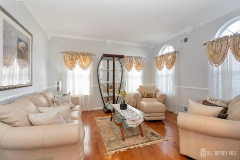 6 Lawrence Court Monroe NJ 08831