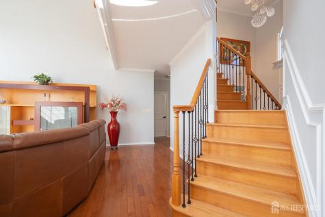 6 Lawrence Court Monroe NJ 08831