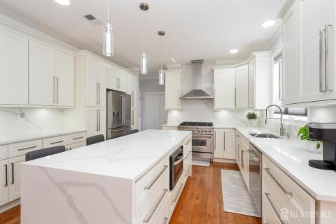 6 Lawrence Court Monroe NJ 08831