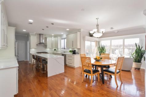 6 Lawrence Court Monroe NJ 08831