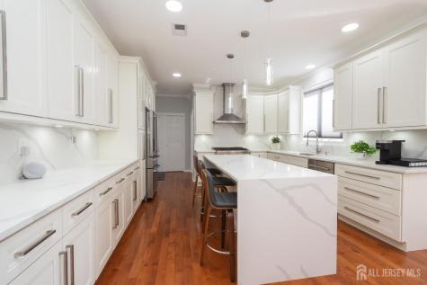 6 Lawrence Court Monroe NJ 08831