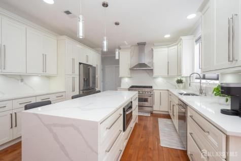 6 Lawrence Court Monroe NJ 08831