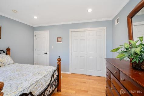 6 Lawrence Court Monroe NJ 08831