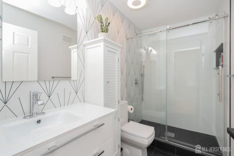 6 Lawrence Court Monroe NJ 08831