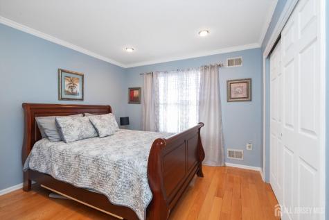 6 Lawrence Court Monroe NJ 08831