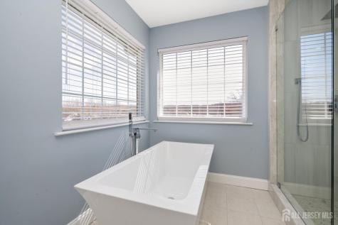 6 Lawrence Court Monroe NJ 08831