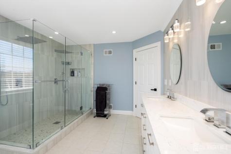 6 Lawrence Court Monroe NJ 08831