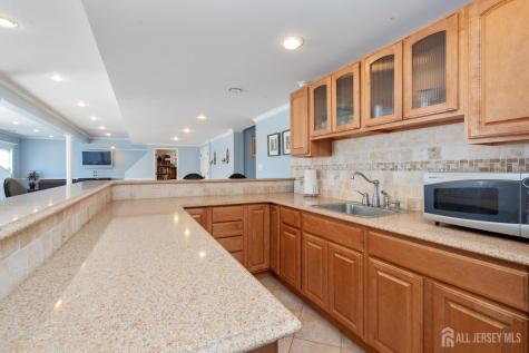 6 Lawrence Court Monroe NJ 08831