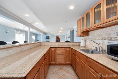 6 Lawrence Court Monroe NJ 08831