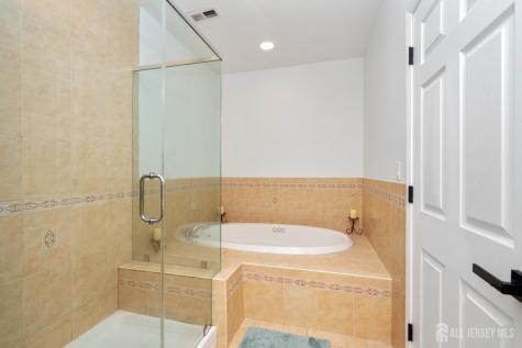 6 Lawrence Court Monroe NJ 08831