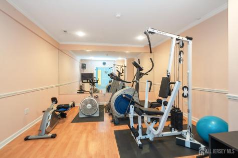 6 Lawrence Court Monroe NJ 08831