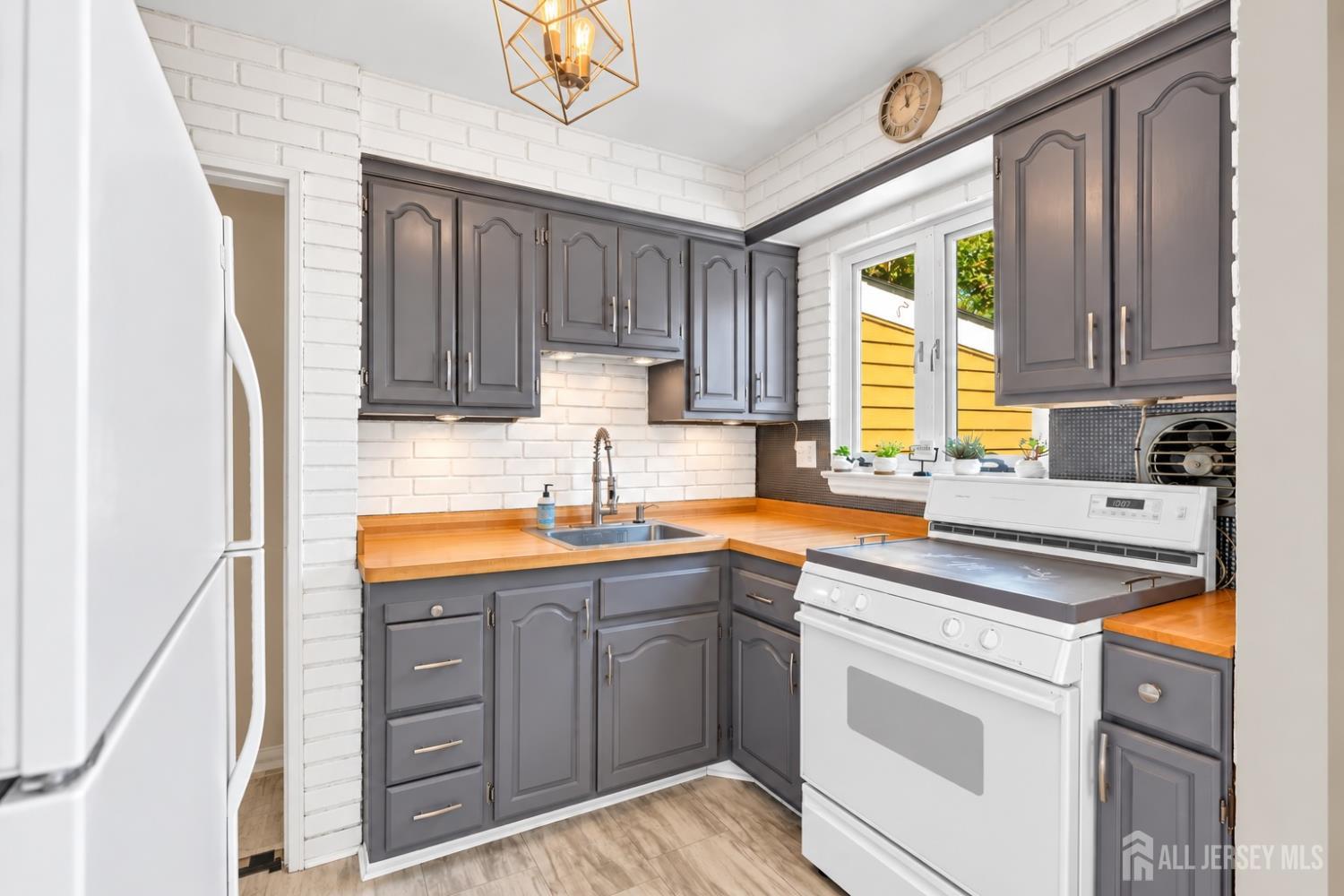 4 Willow Avenue Edison NJ 08817