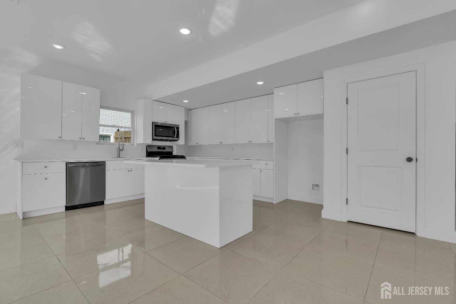 86 Fernwood Drive Piscataway NJ 08854