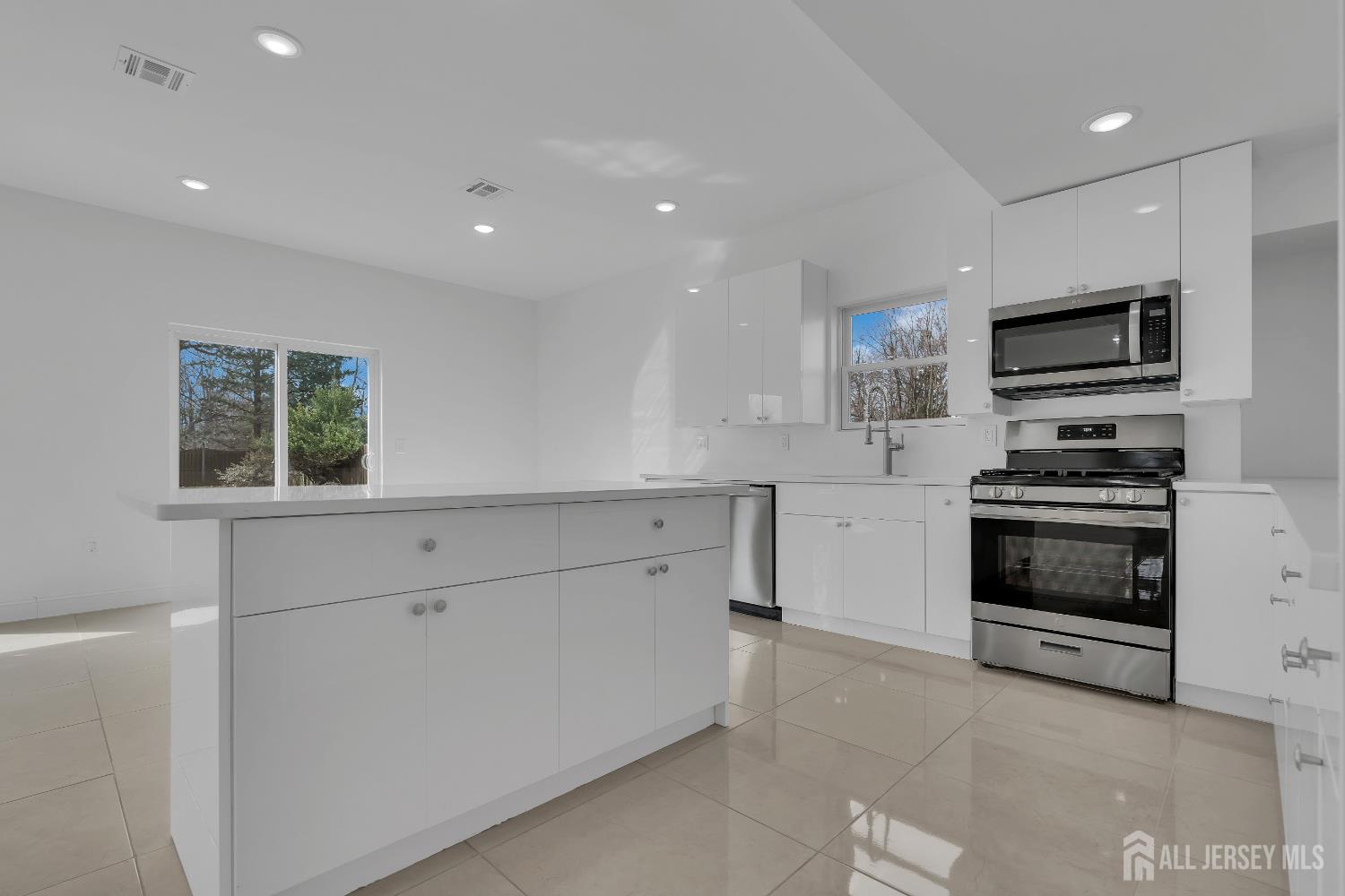 86 Fernwood Drive Piscataway NJ 08854