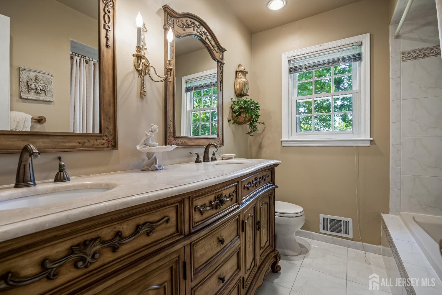 54 Eileen Way Edison NJ 08837