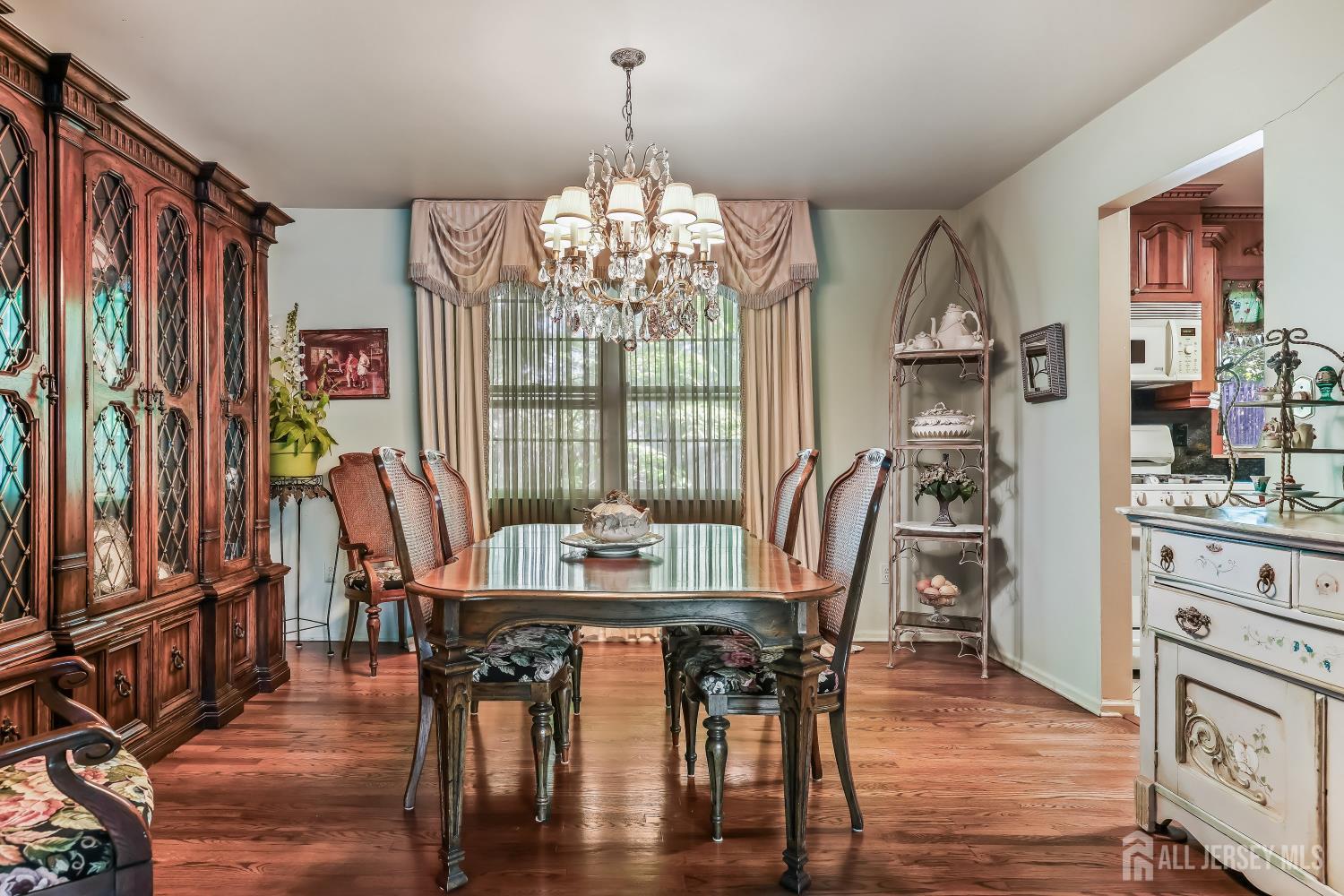 54 Eileen Way Edison NJ 08837