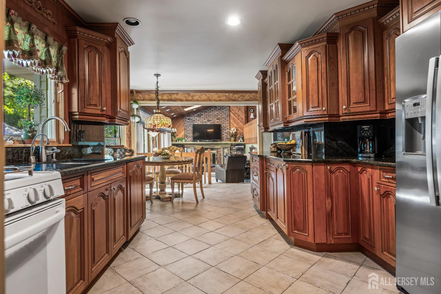 54 Eileen Way Edison NJ 08837
