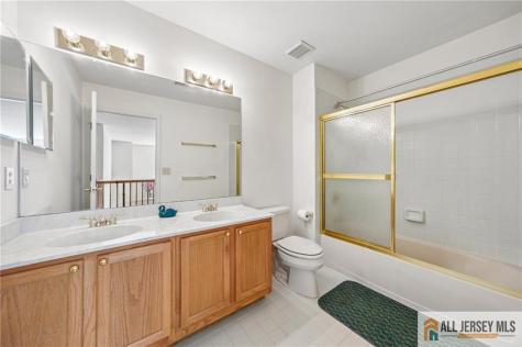 2 Chamberlin Court Cranbury NJ 08512