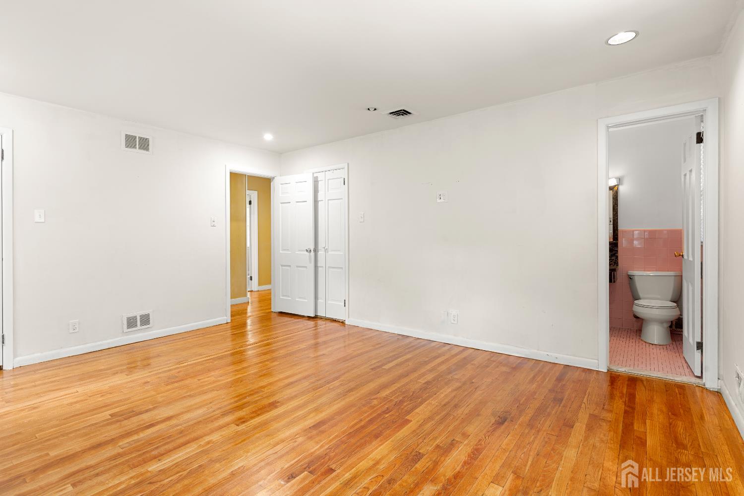 29 Devonshire Terrace West Orange NJ 07052