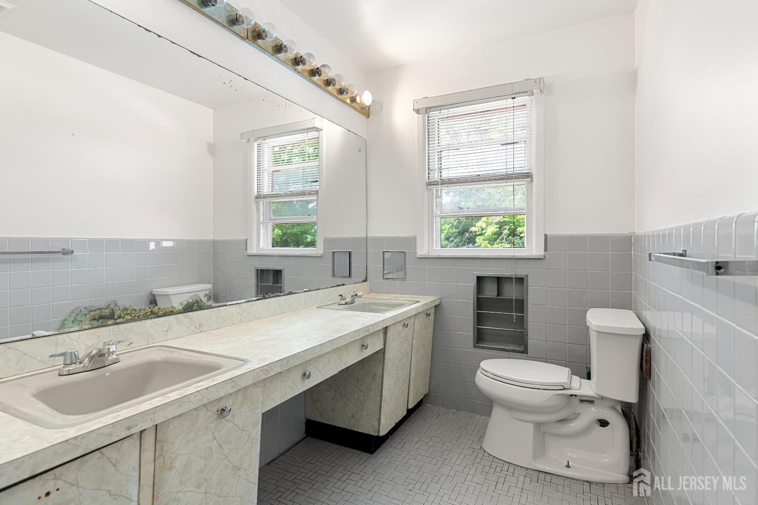 29 Devonshire Terrace West Orange NJ 07052