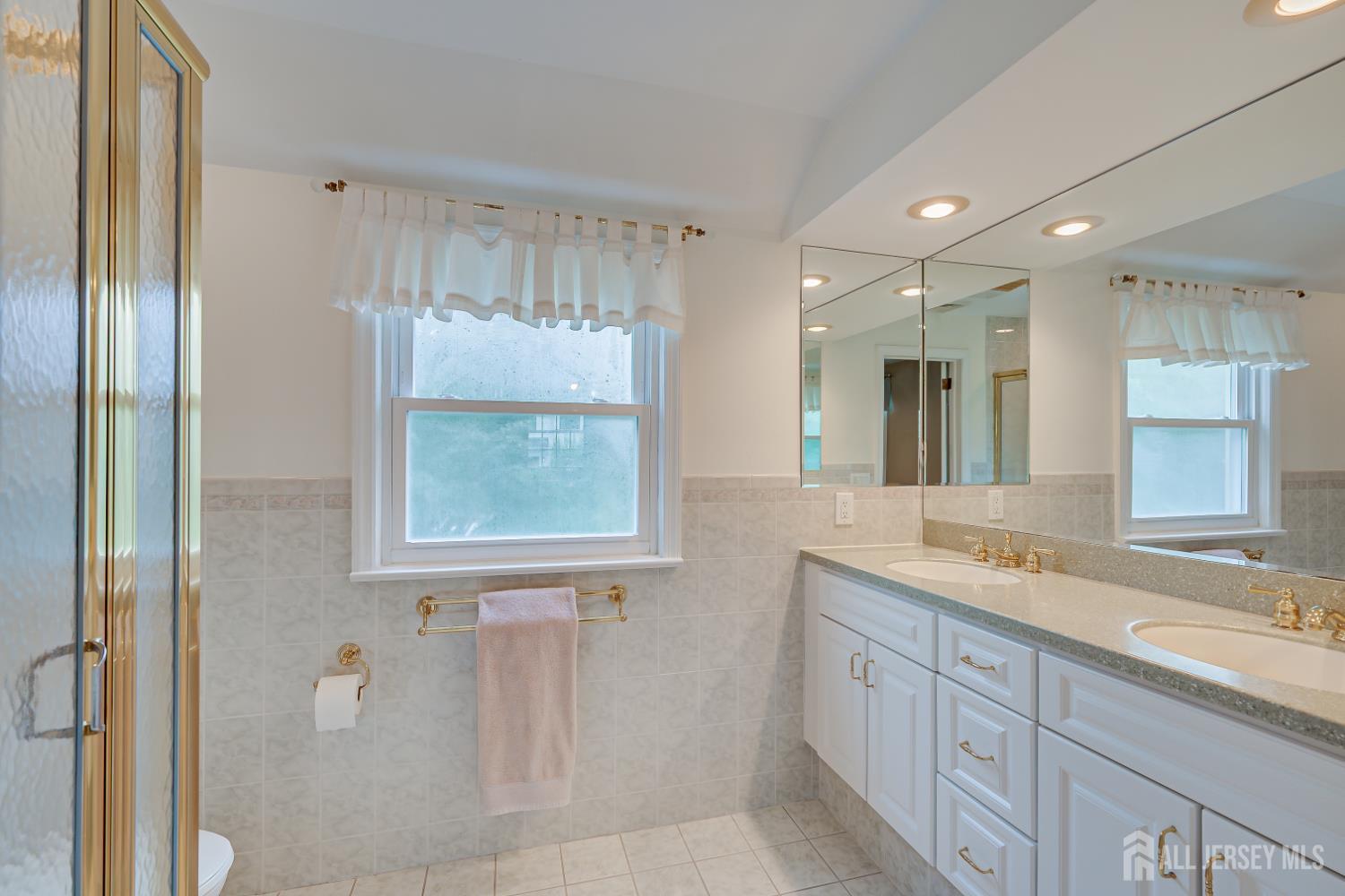 11 Cape Court Metuchen NJ 08840