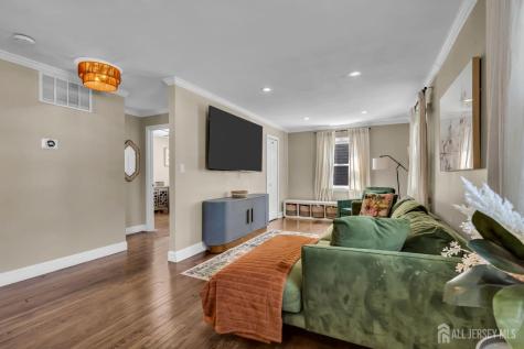 52 Thomas Avenue Shrewsbury Boro NJ 07702