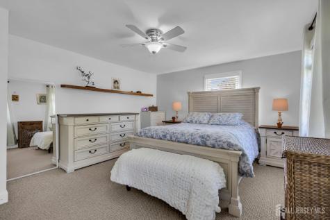 52 Thomas Avenue Shrewsbury Boro NJ 07702