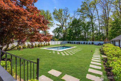 52 Thomas Avenue Shrewsbury Boro NJ 07702