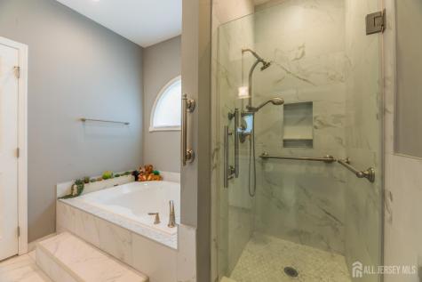25 Leeds Lane Monroe NJ 08831