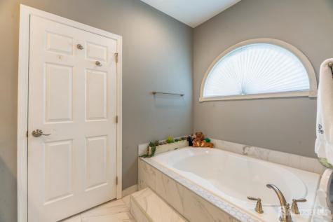 25 Leeds Lane Monroe NJ 08831