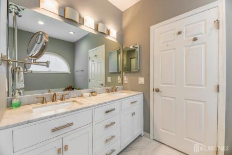 25 Leeds Lane Monroe NJ 08831