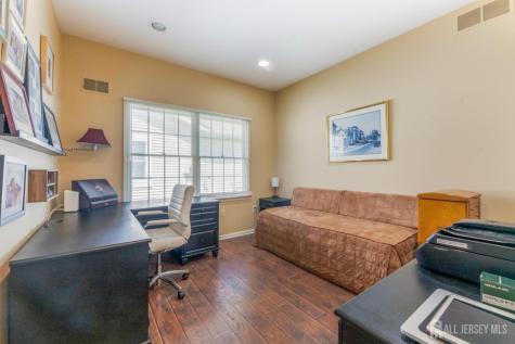 25 Leeds Lane Monroe NJ 08831