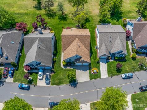 25 Leeds Lane Monroe NJ 08831