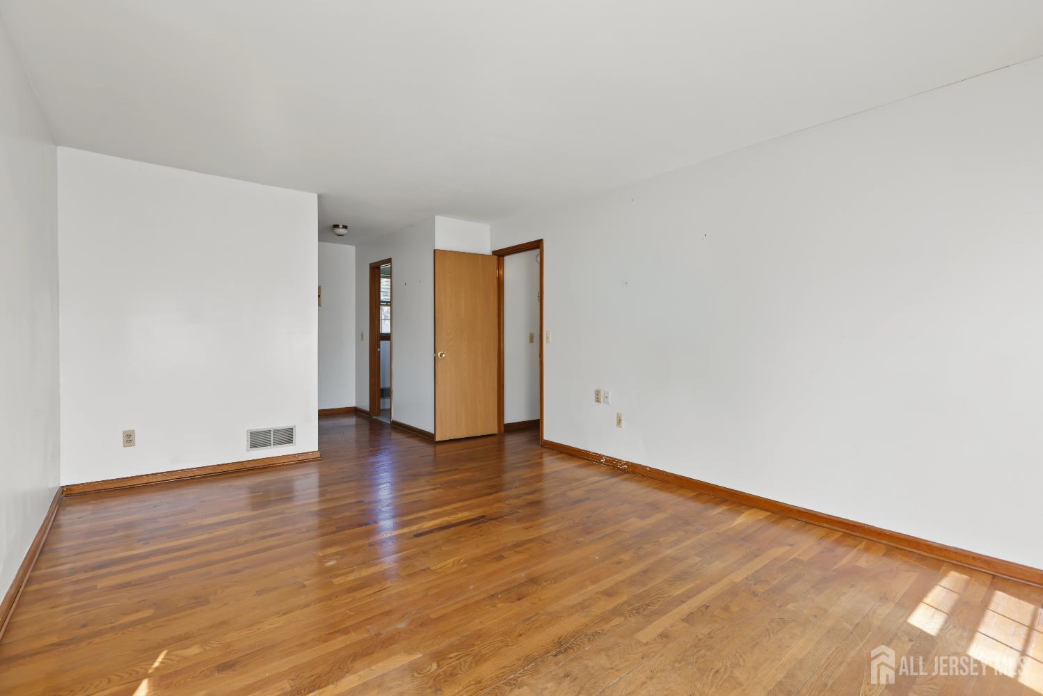 22 Ditmars Circle Hillsborough NJ 08844