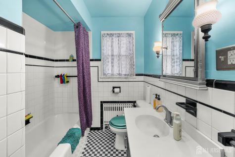 25 S 7th Avenue Highland Park NJ 08904