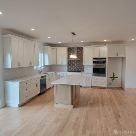 208 E James Place E Iselin NJ 07095