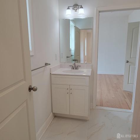 208 E James Place E Iselin NJ 07095