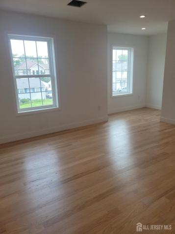 208 E James Place E Iselin NJ 07095