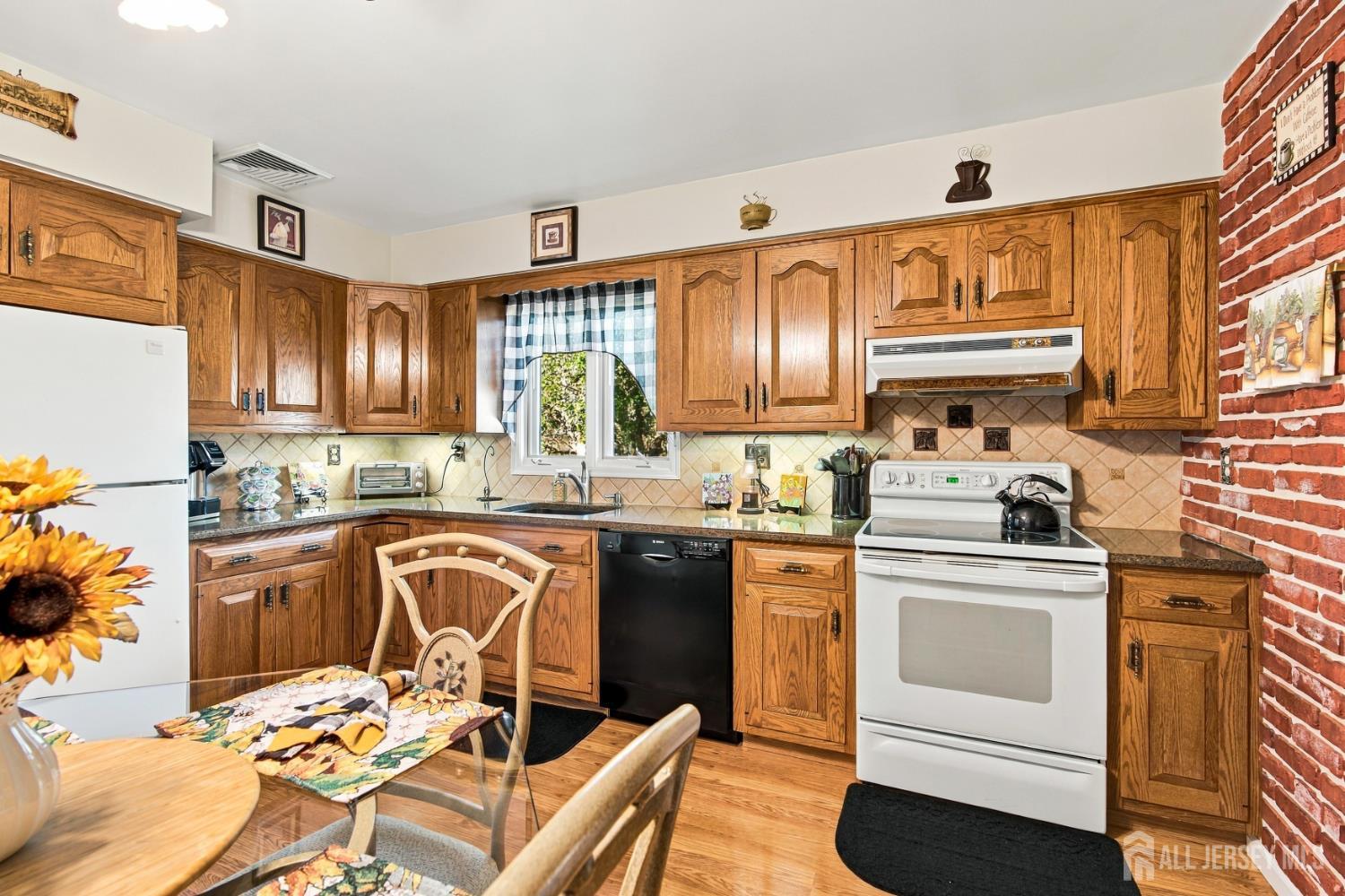 5 Seaman Court Sayreville NJ 08879