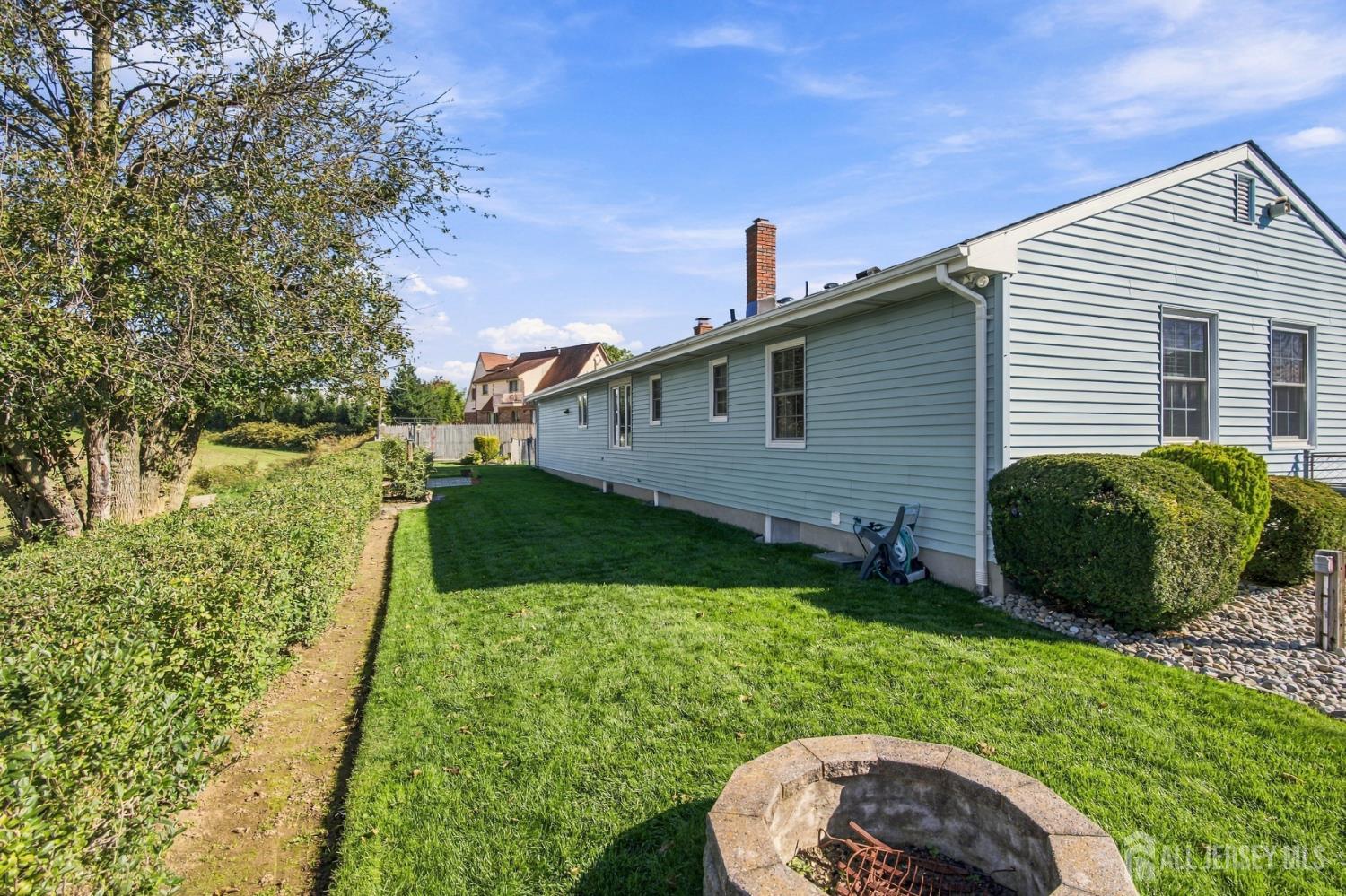 5 Seaman Court Sayreville NJ 08879