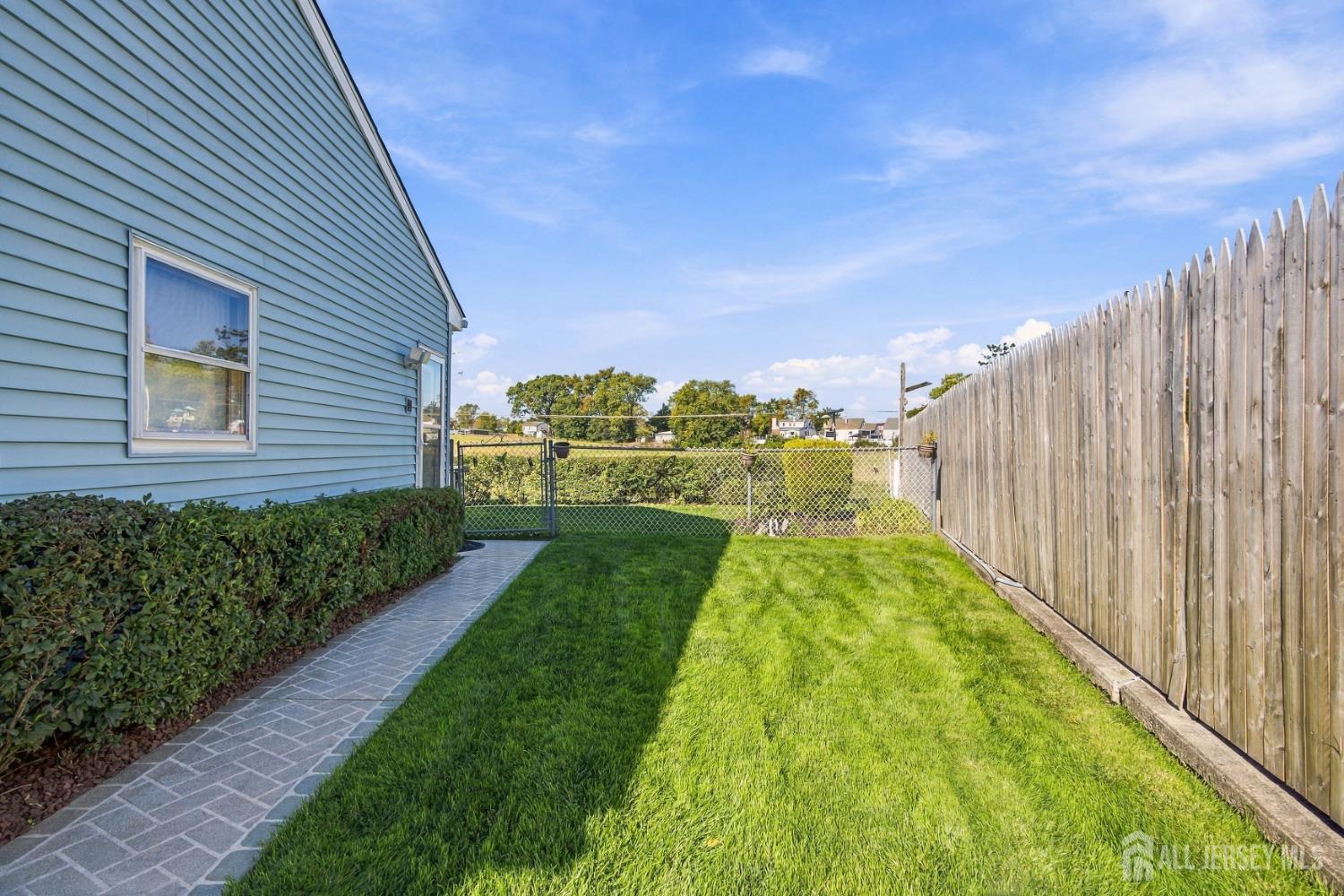 5 Seaman Court Sayreville NJ 08879