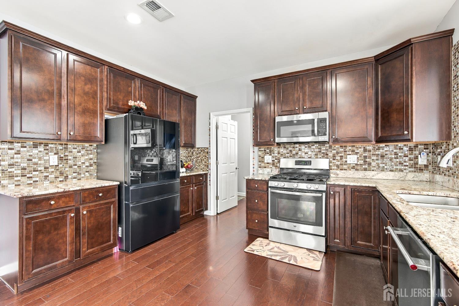 31 Saratoga Lane Monroe NJ 08831