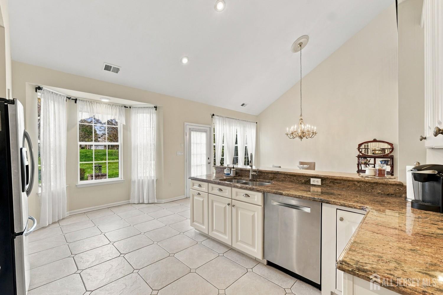 12 Powderhorn Way Allentown NJ 08501