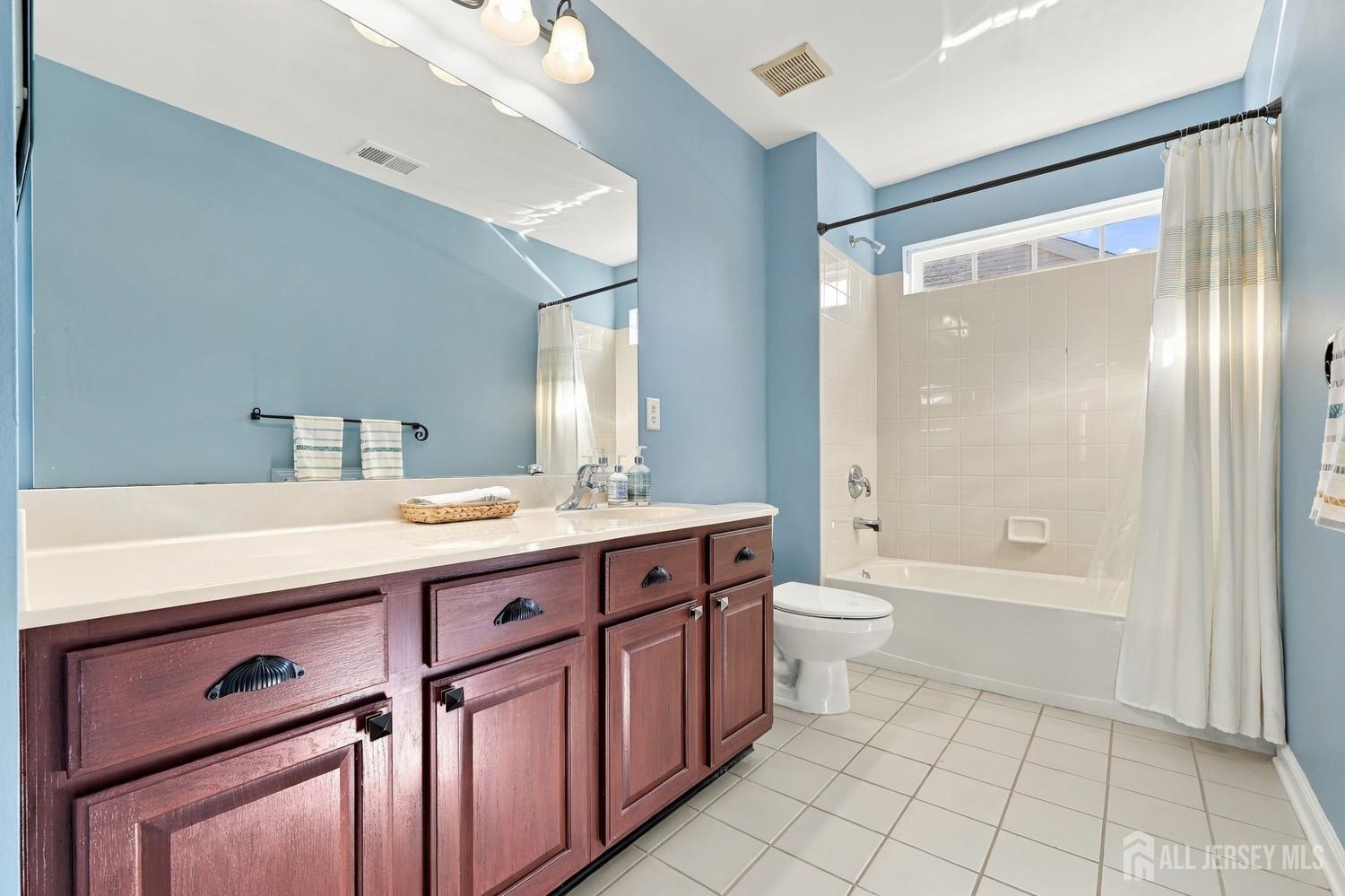 12 Powderhorn Way Allentown NJ 08501